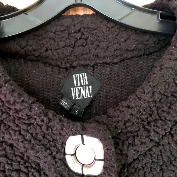 Viva Vena! black teddy crop jacket w/ buttons, size Small - Picture 2 of 4